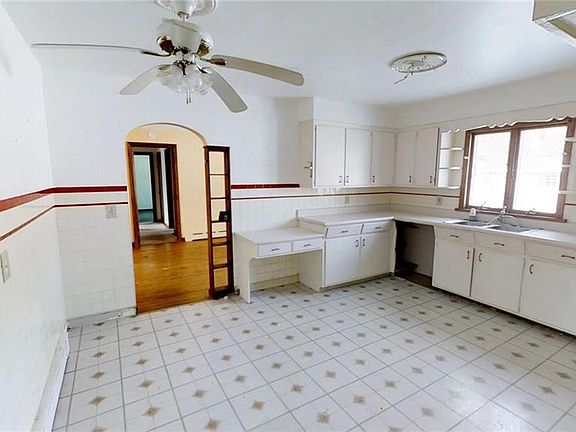 5th image of 240 Fredericka St