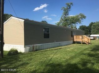 305 Laury St, Odin, IL 62870