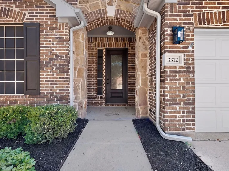 3312 Glen Crest Ln — Photo 6