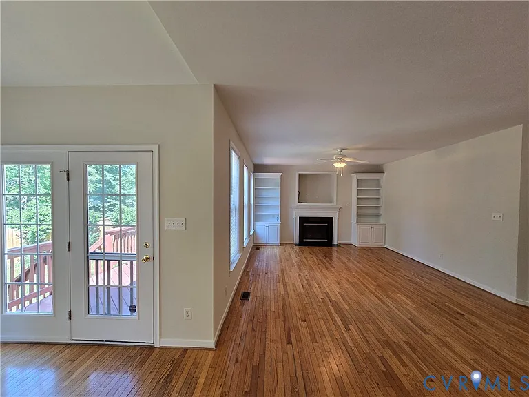 9521 Pine Trails Ct — Photo 10