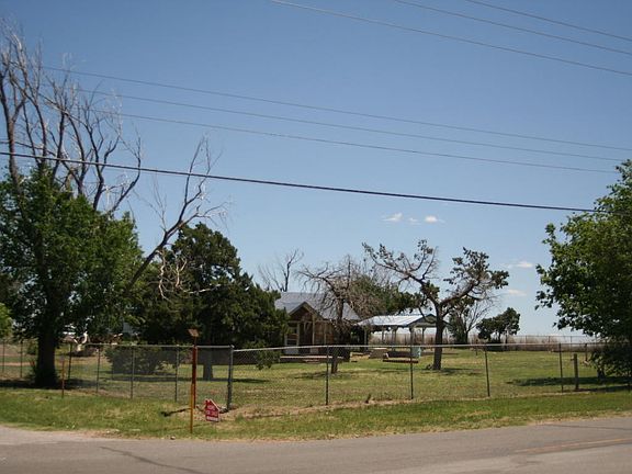 5th image of 208 Mesquite Ave