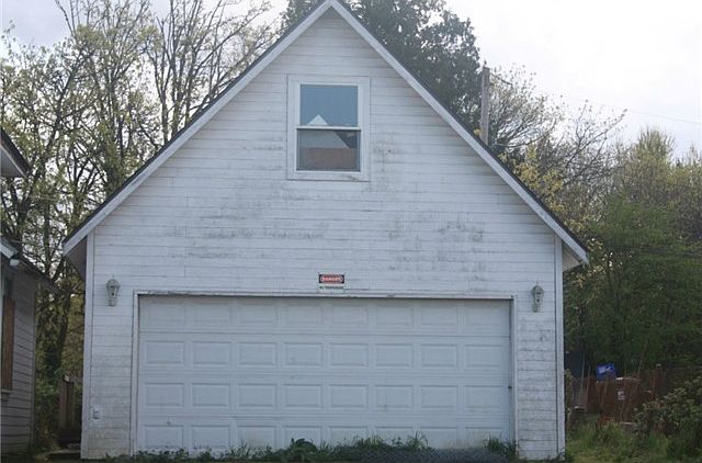 2nd image of 1834 E 32nd St