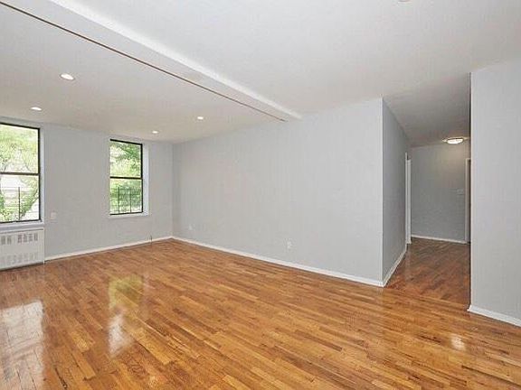 2nd image of 950 Bronx Park S #33E