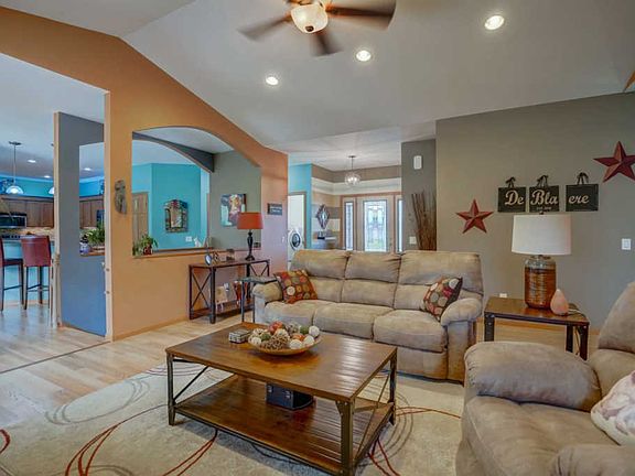 4th image of 221 Osprey Ln