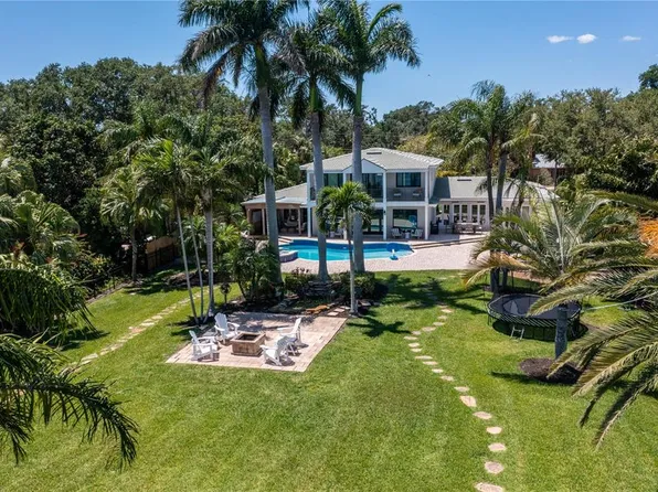 6110 Bahama Shores Dr S, Saint Petersburg, FL 33705
