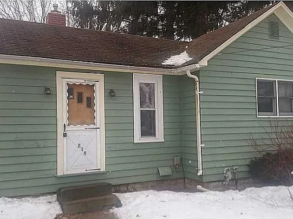 219 E 4th St, Waterford, PA 16441