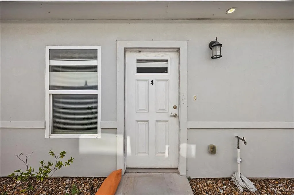 2 bed, 2.0 bath, 850 sqft, $1,025 — Photo 4