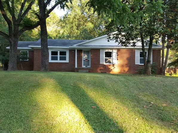 109 Foxcroft Dr, Winston Salem, NC 27103