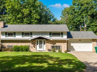 1859 Willowgreen Dr, Dayton, OH 45432