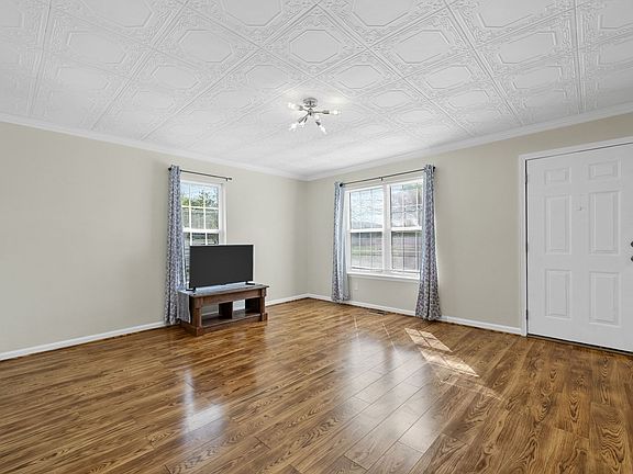 3rd image of 405 B St
