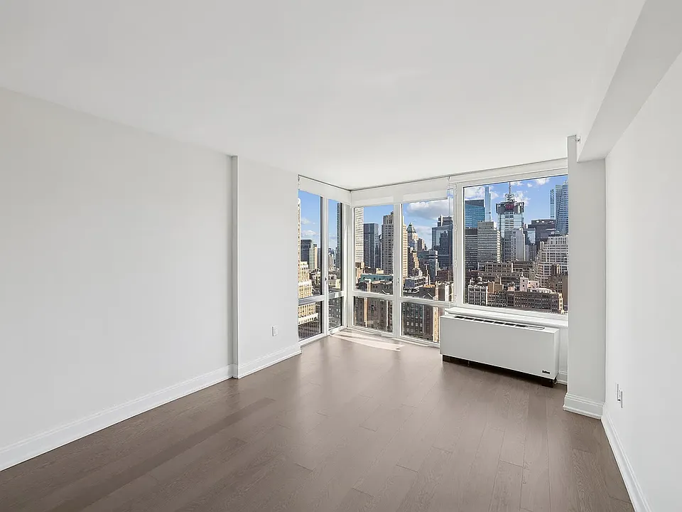 125 W 31st St #40E