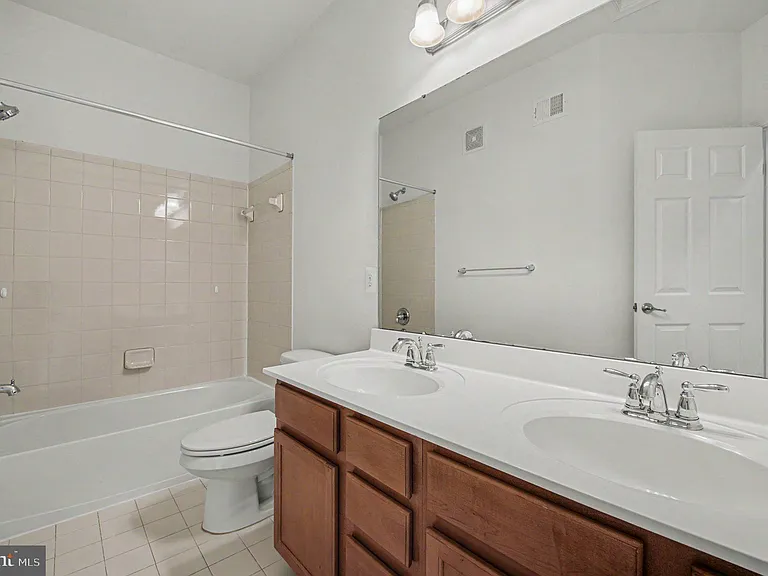 15131 Leicestershire St — Photo 18