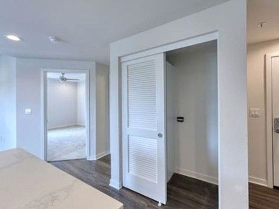 1st image of 6333 Woodman Ave #401