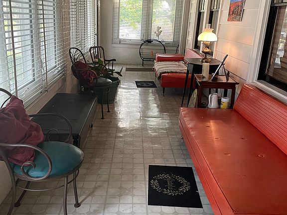 3rd image of 829 Minoma Ave