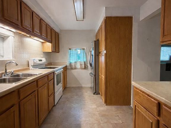 3rd image of 1806 Black River Rd