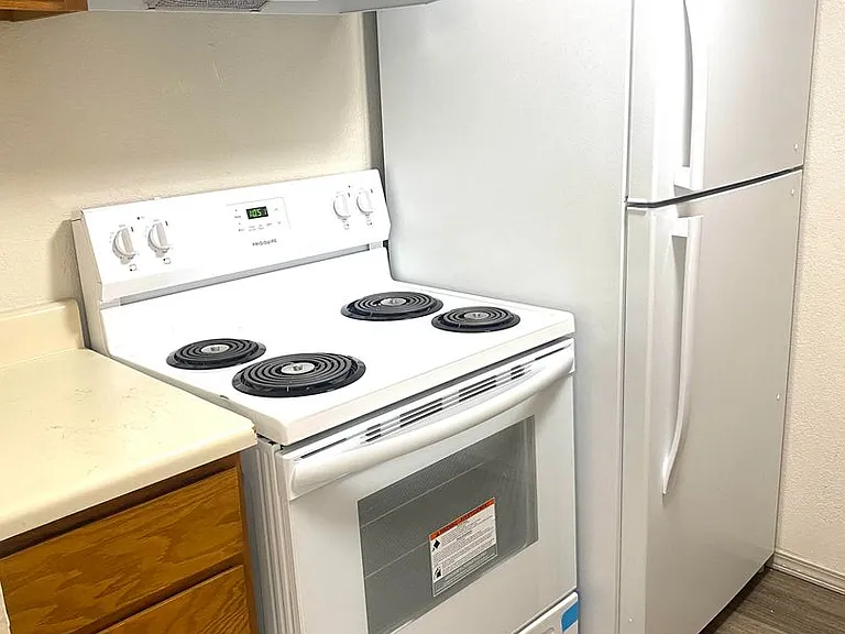 Cedar Lake Apartments — Photo 18