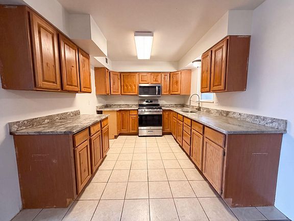 2nd image of 604 Maxine St NE