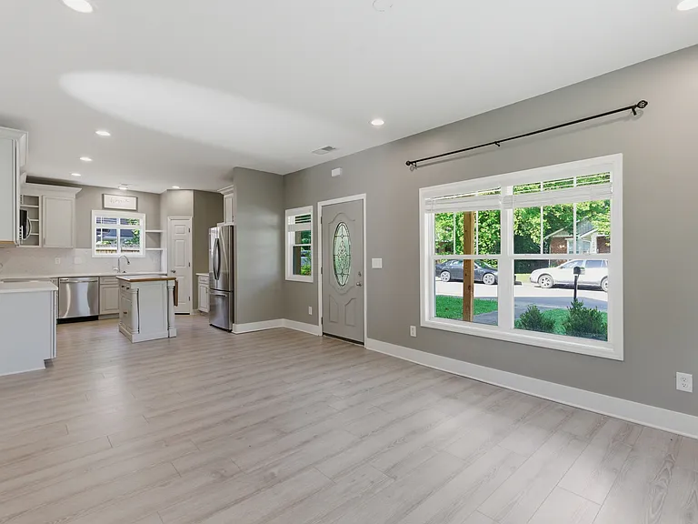 204 Richardson Ave — Photo 8