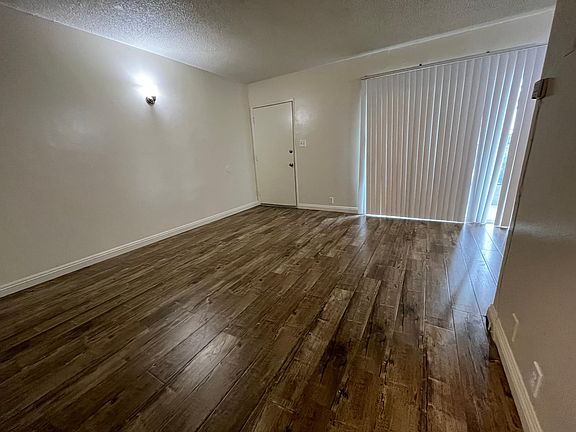 3rd image of 409 N Los Robles Ave