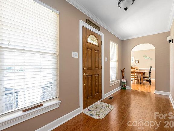 5th image of 294 Gilbert Rd