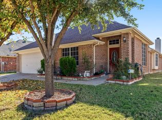 1211 Clearwater Dr, Grand Prairie, TX 75052