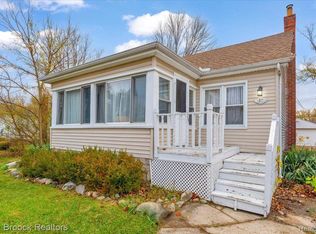 80 Cloveridge Dr, Troy, MI 48084