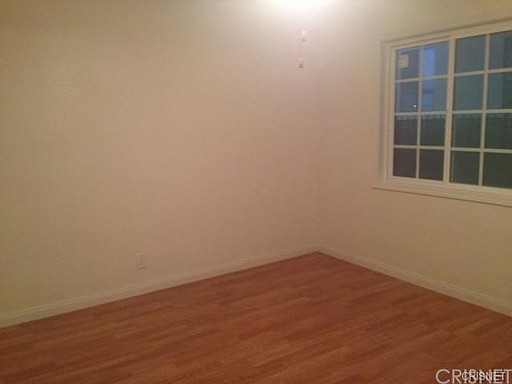 4th image of 504 W Queen St #5