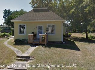 409 Brady St, Hills, IA 52235