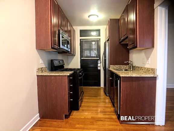 2nd image of 2102 W Ainslie St #W1