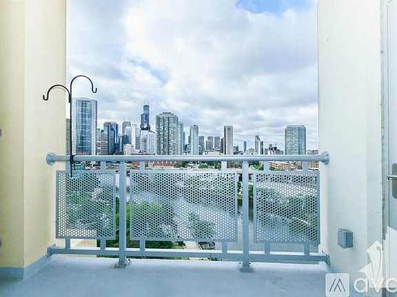 5th image of 700 N Larrabee St #813W