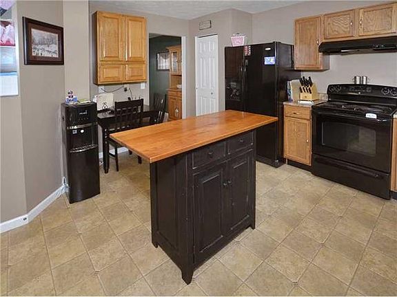 5th image of 128 Bradford Square Dr