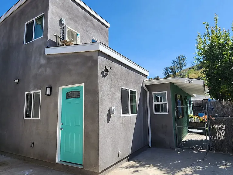 2910 Lincoln Park Ave — Photo 3