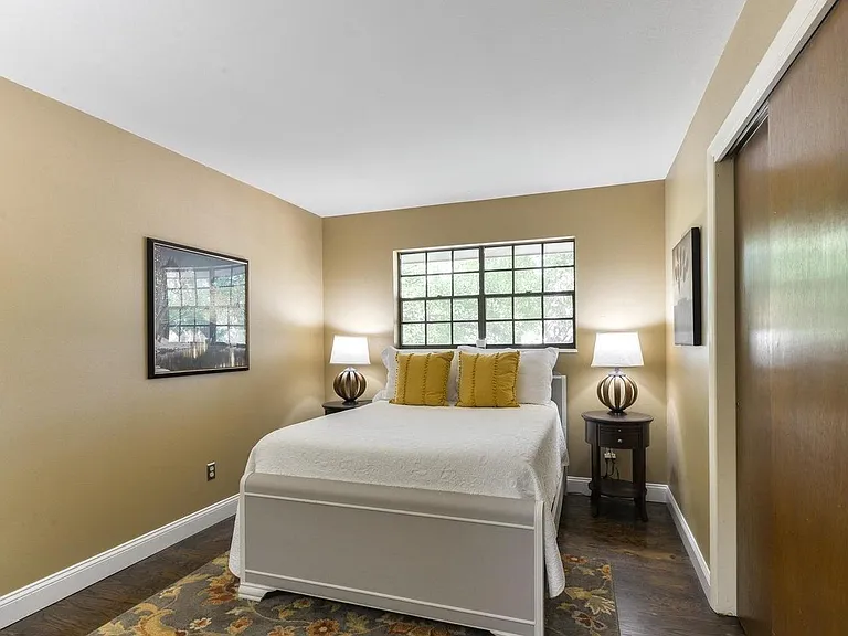 2025 Sheffield Ct — Photo 17