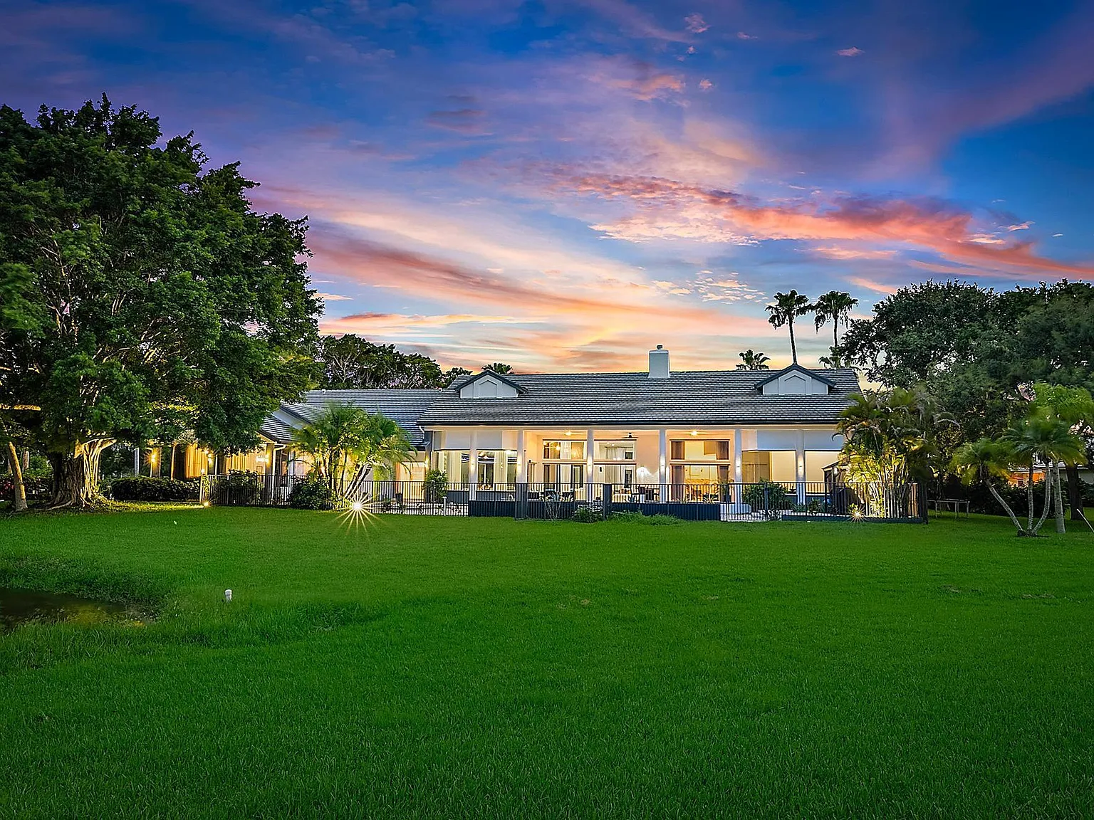 6 bed, 5.0 bath, 5660 sqft, $20,000 — Photo 3