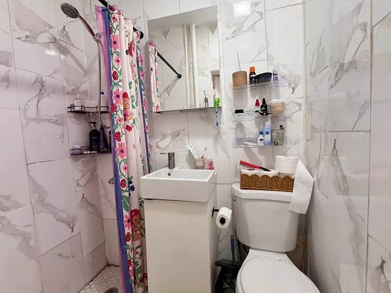 915 Gates Ave #1 — Photo 6