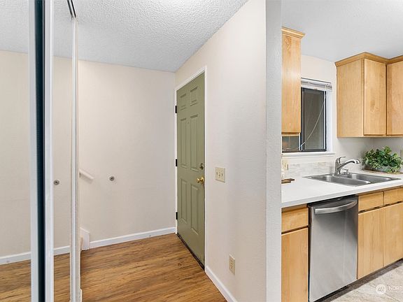 3rd image of 10017 NE 138th Place #B3