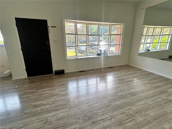 4th image of 417 Poplar Hall Cir