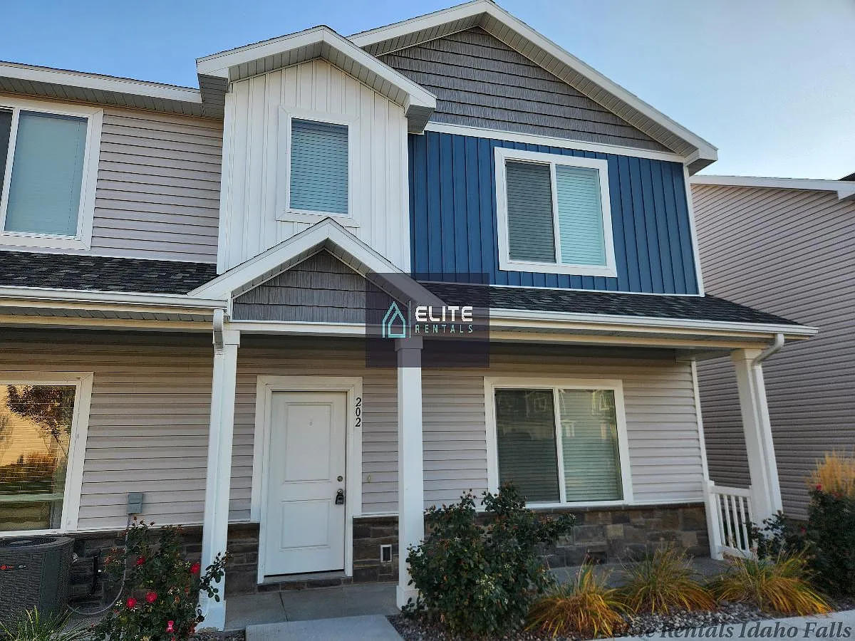 CUTE Town Home off 1st St. — Photo 2