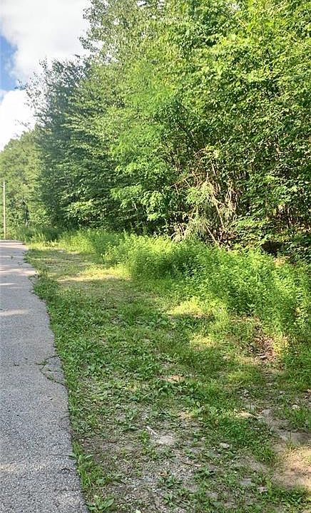2nd image of 35 Oak Hill Rd