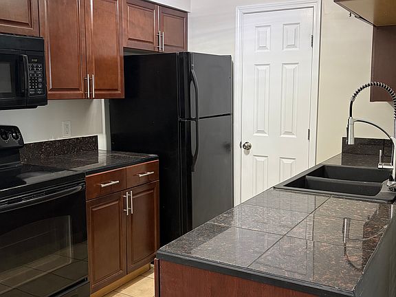 2nd image of 109 Prescott Pl