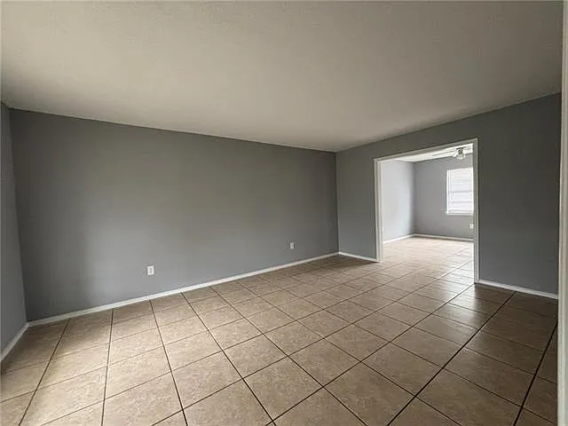 841 Fairfax Dr — Photo 4