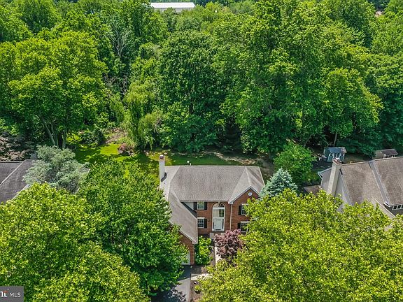 5th image of 1525 Colonial Dr
