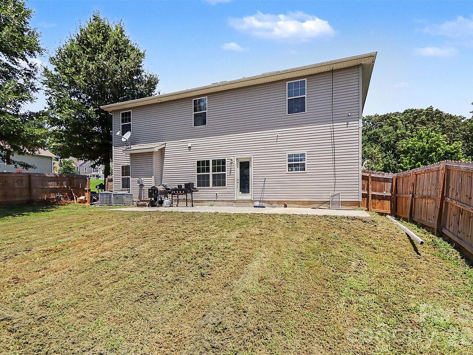 2nd image of 806 Brooke Nicole Pl