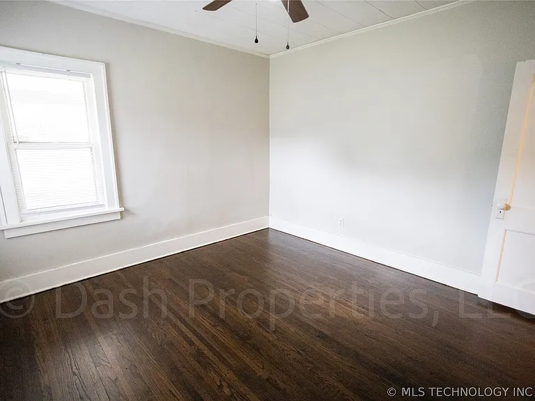 1119 S Florence Ave — Photo 40