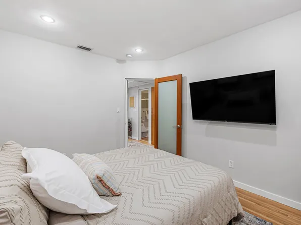7103 Earldom Ave, Playa Del Rey, CA 90293
