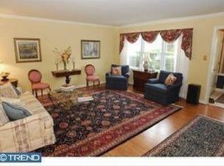 17 Manchester Ct, Berwyn, PA 19312