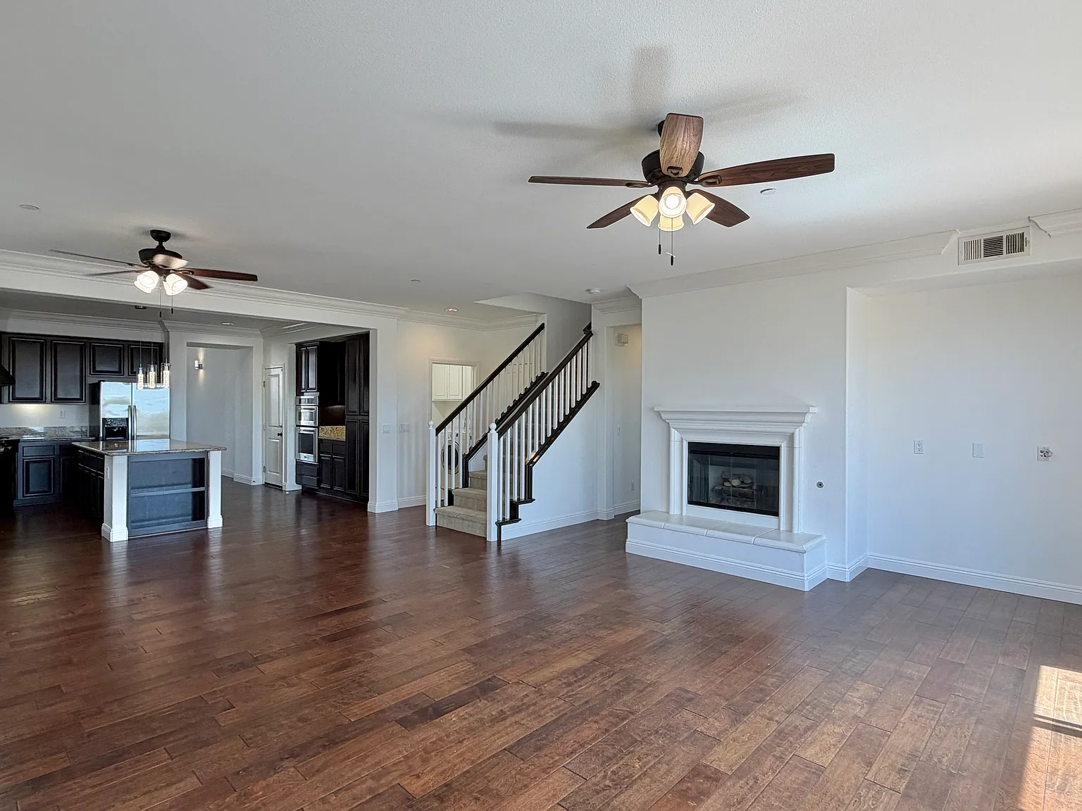 4 bed, 3025 sqft, $6,100 — Photo 3
