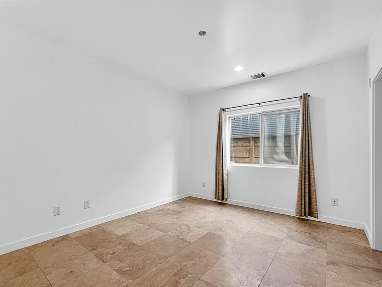 1409 Laird St #B — Photo 16