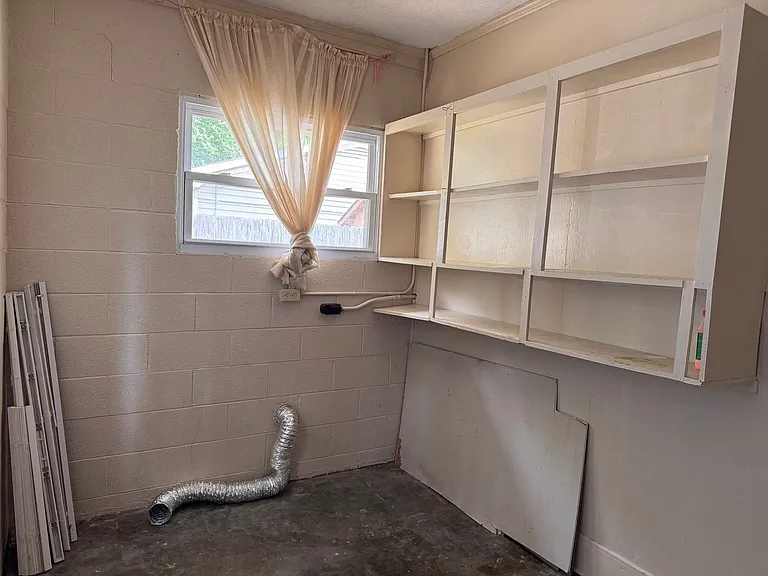453 Foster St — Photo 23