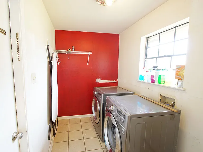 4911 Longstreet Pl — Photo 12
